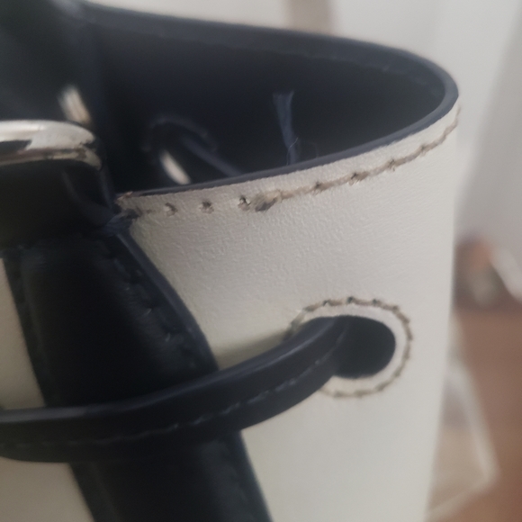 Ralph lauren white with navy bucket draw string bag - Picture 3 of 6